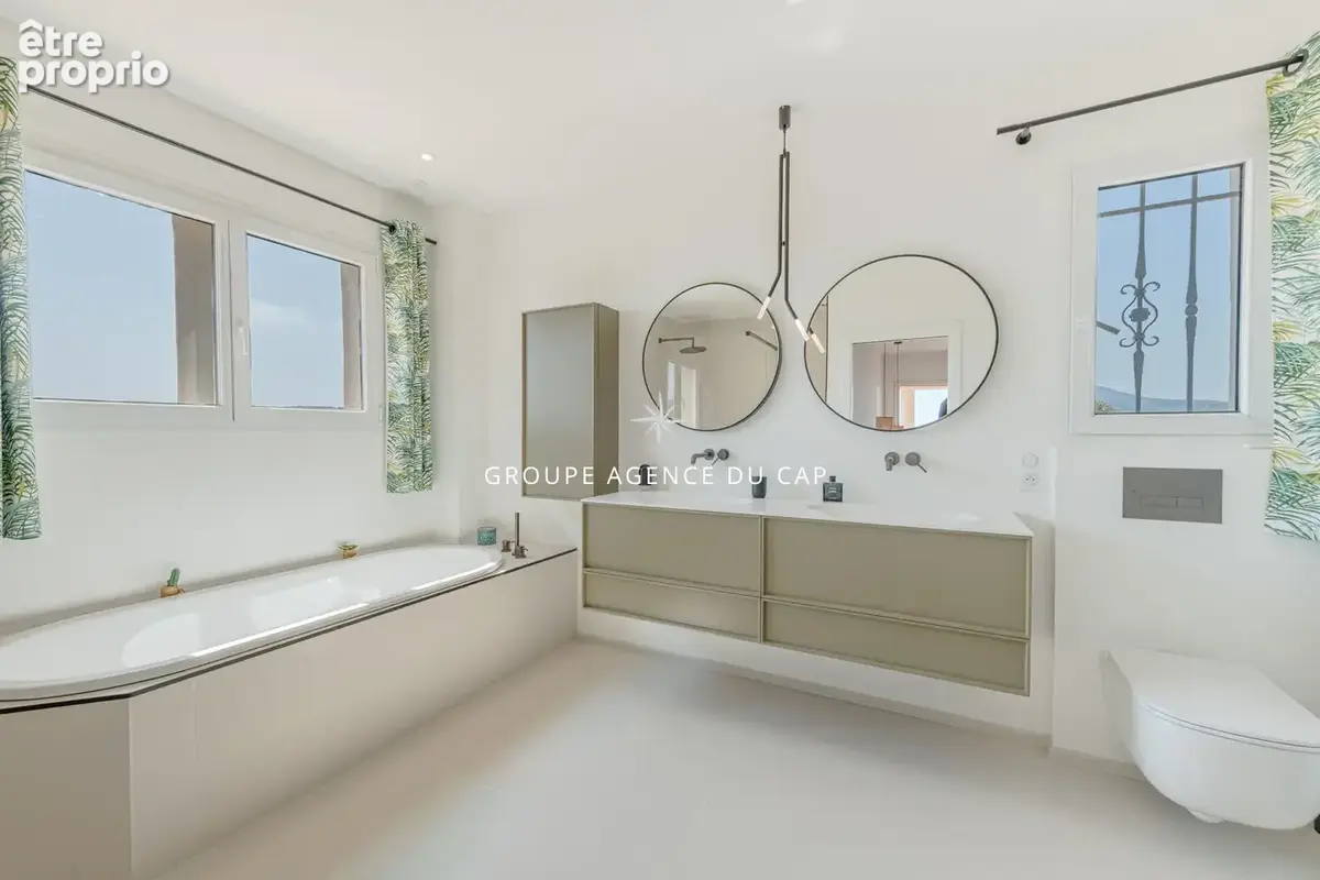 A vendre villa vue mer panoramique de 220m2 aux issambres  avec garage et piscine - photo 17