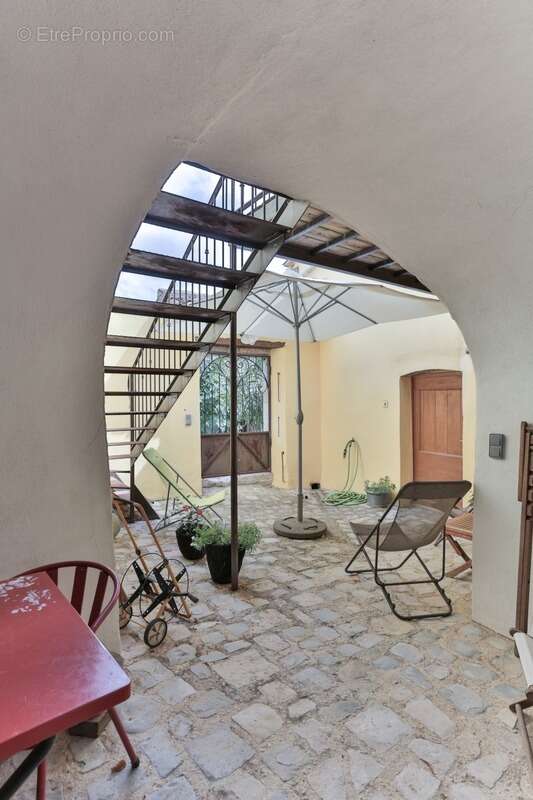 Maison à LUSSAN