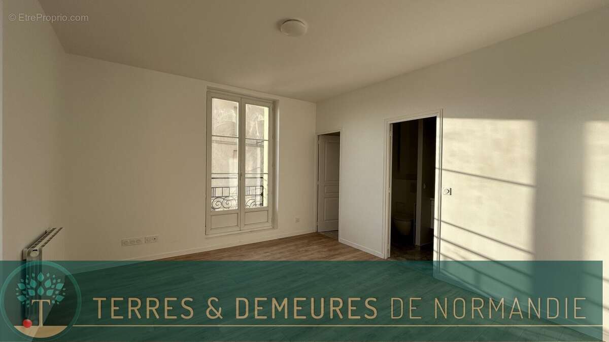 T2 de 44,40m² avec vue port, loué, au 3ème étage, proche de la gare de Dieppe, en Seine-Maritime. - photo 6