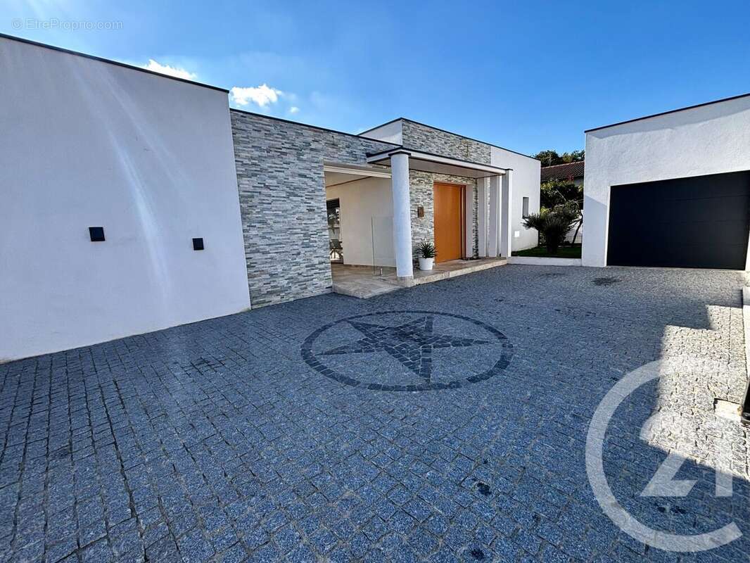 Maison à LABARTHE-SUR-LEZE