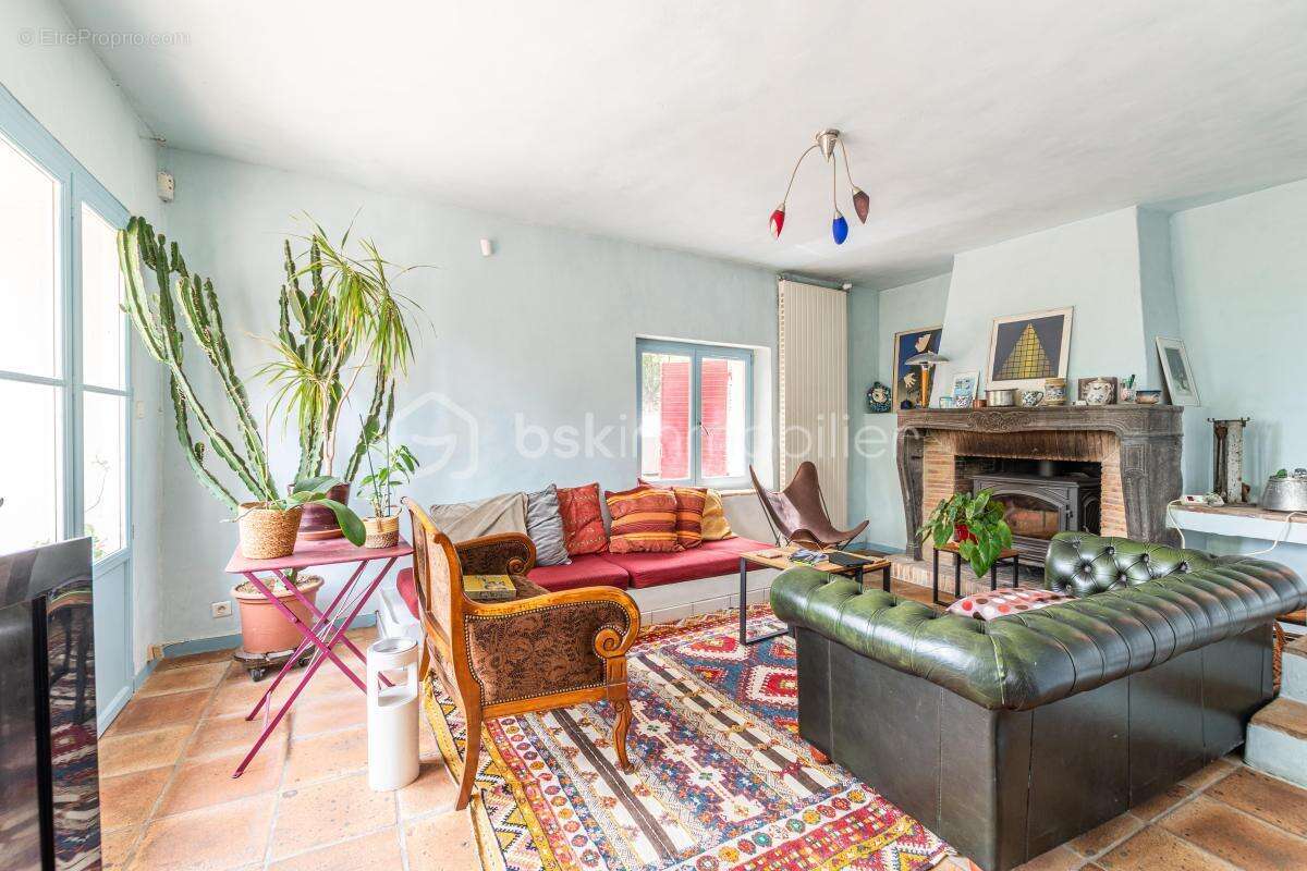 Maison à LE REVEST-LES-EAUX