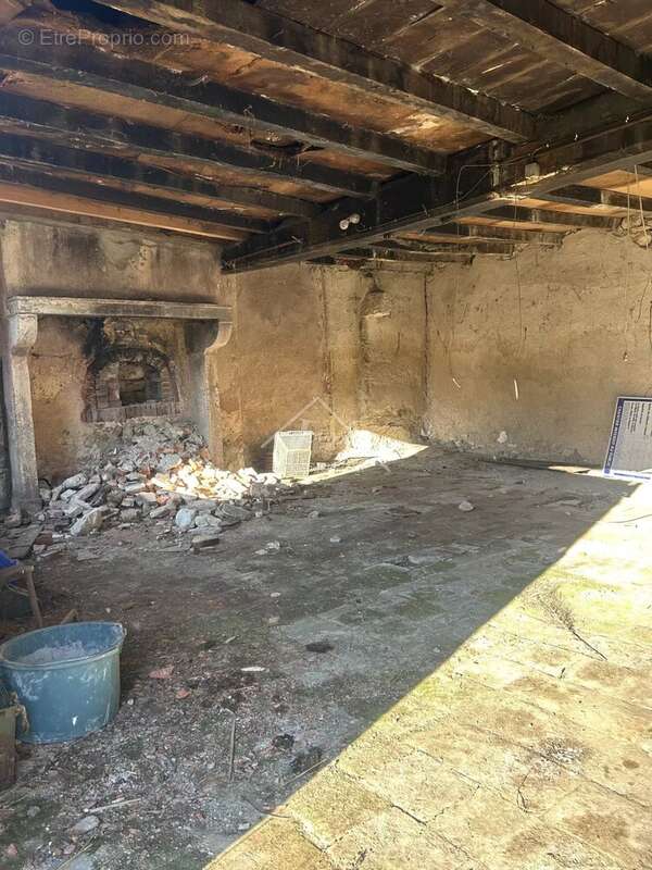 Commerce à BELLENAVES