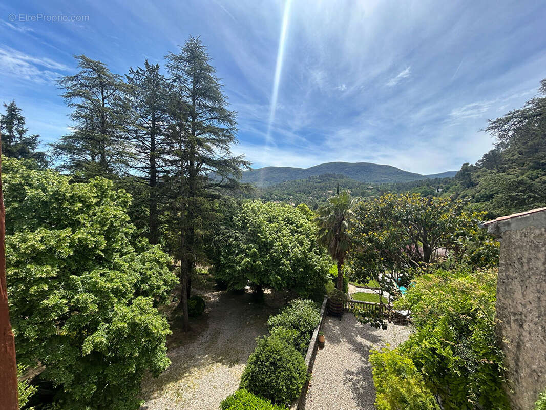 Appartement à MEOUNES-LES-MONTRIEUX