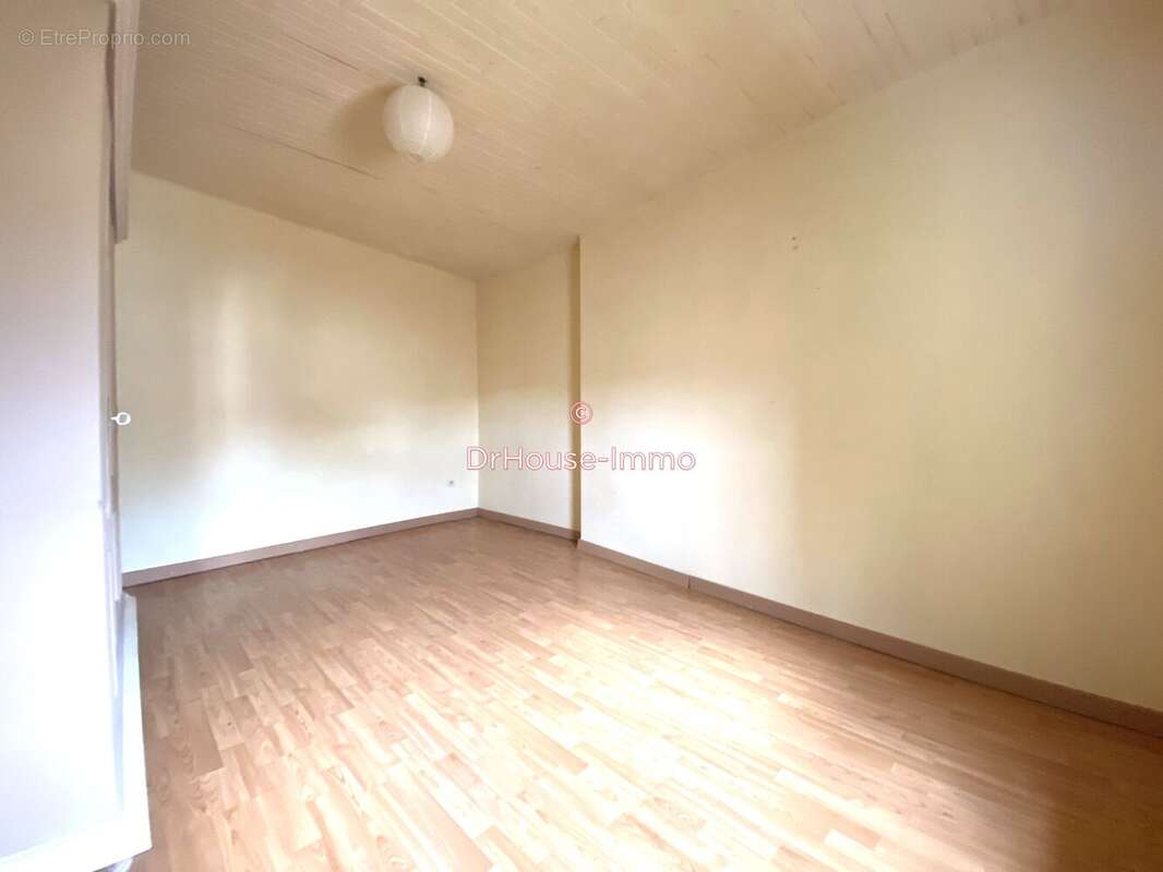 Maison à SAINT-LAURENT-D'AIGOUZE