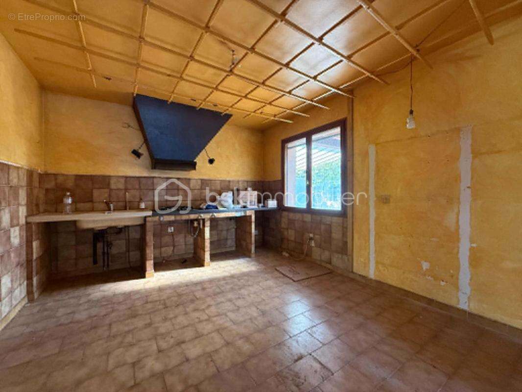 Maison de caractère à rénover – 4 800 m² de terrain – Un cadre naturel exceptionnel à Ventabren - photo 6
