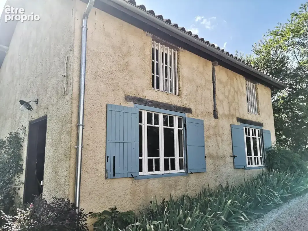 facade stockage avec 2 chambre et 2 sde dessus