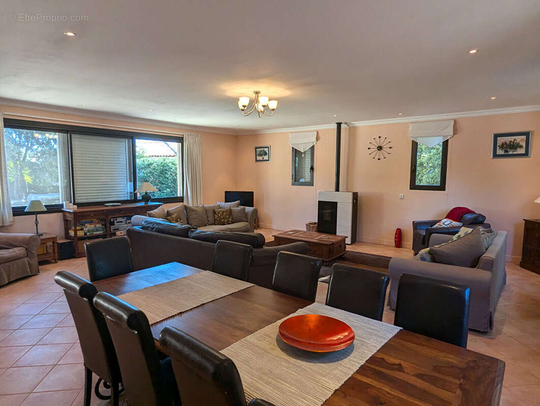 Maison à SILLANS-LA-CASCADE