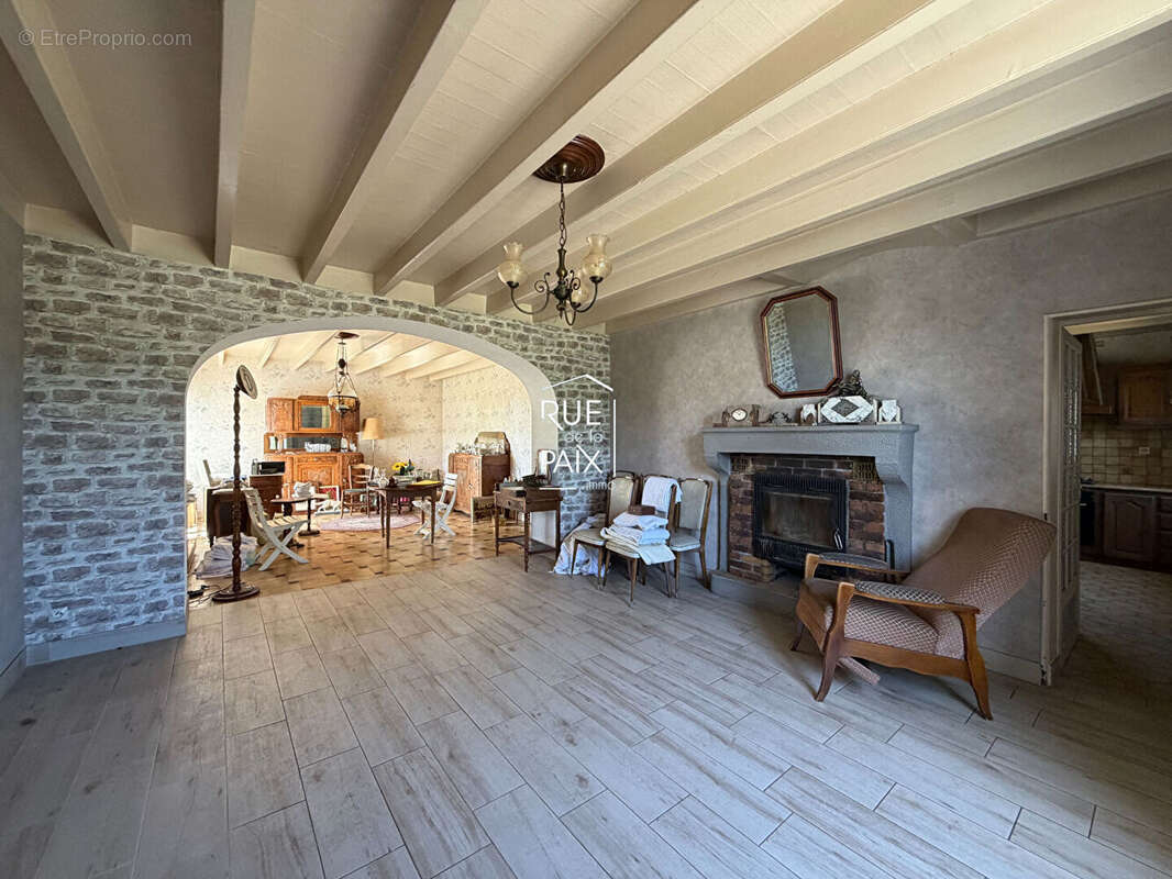 Maison à EXIREUIL
