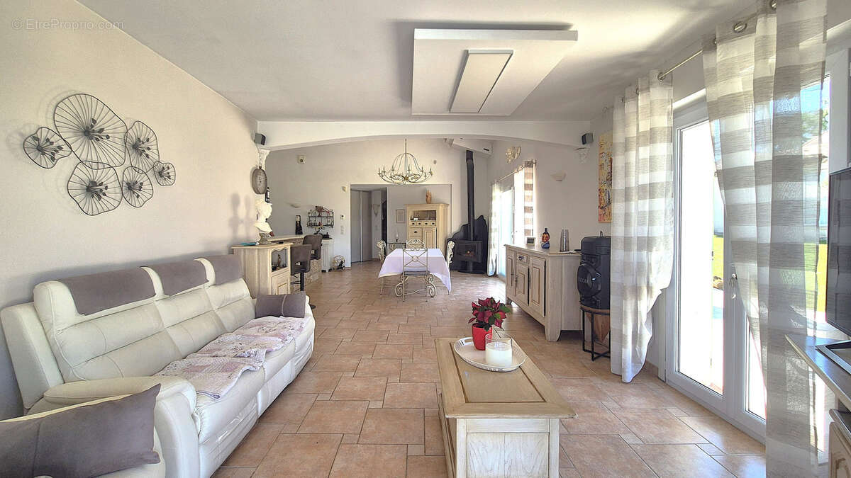 Villa de plain-pied au calme absolu avec piscine, studio indépendant et vaste terrain arboré - photo 7
