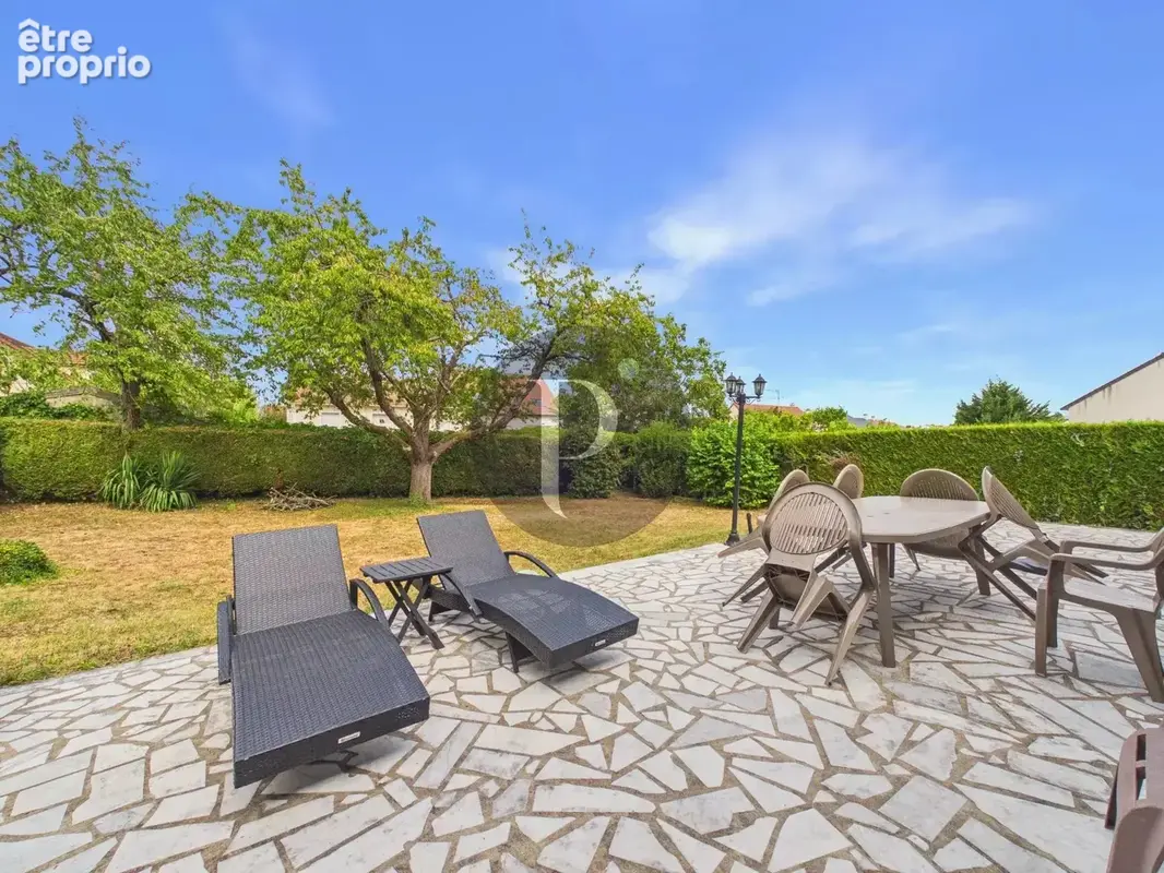 MORANGIS - Maison de 7 pièces sur terrain de 758m² - photo 2