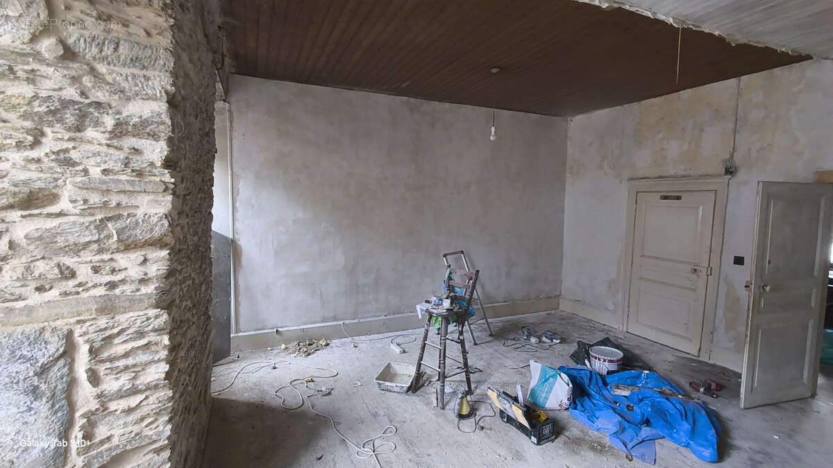 Maison à MAGNAC-BOURG