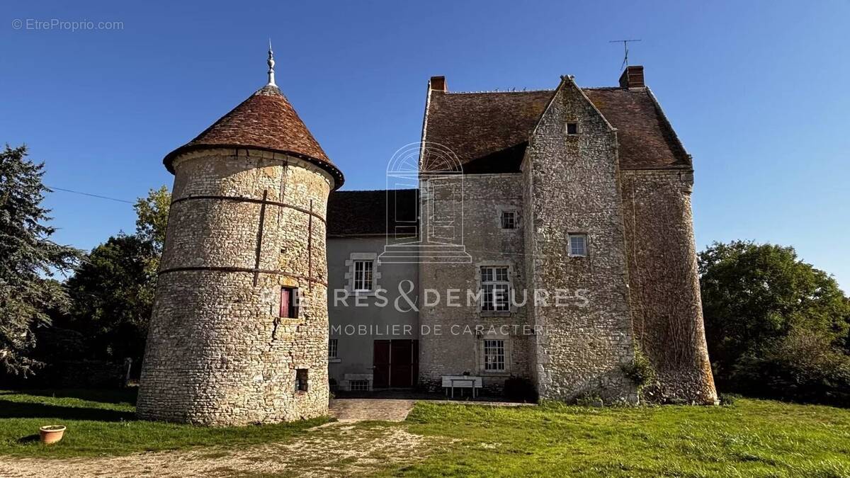 Maison à NEUILLAY-LES-BOIS