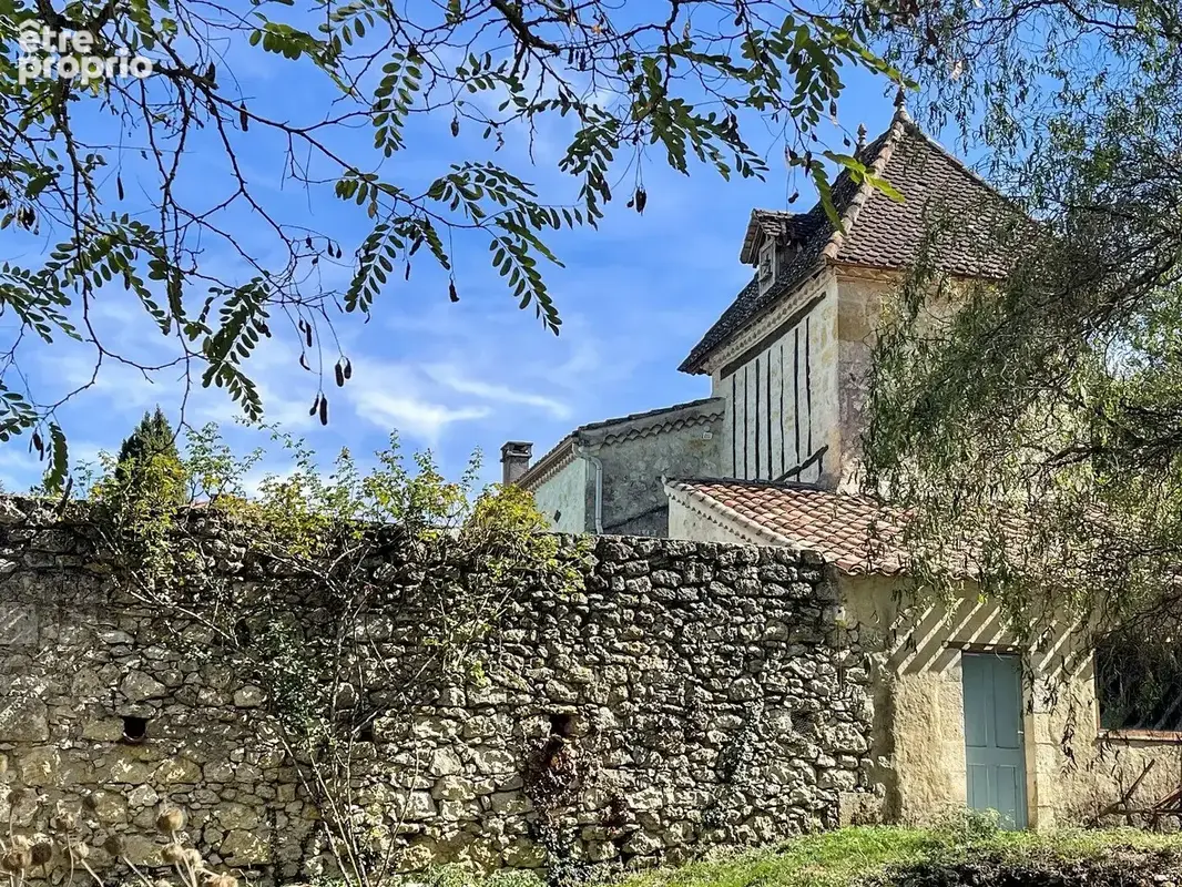 Une maison en pierres autour de sa piscine - photo 16