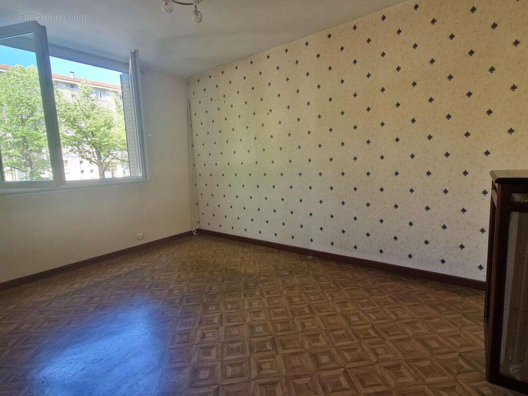   - Appartement à VENISSIEUX