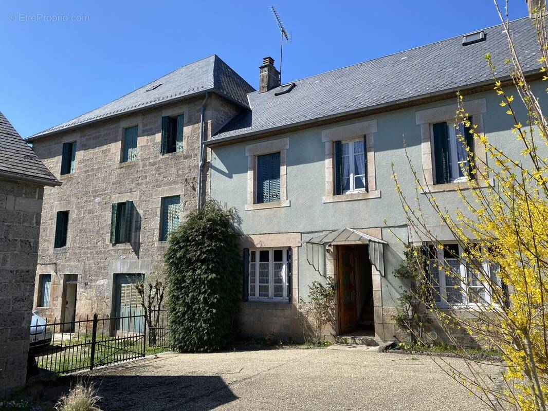 Maison à SAINT-MERD-LES-OUSSINES