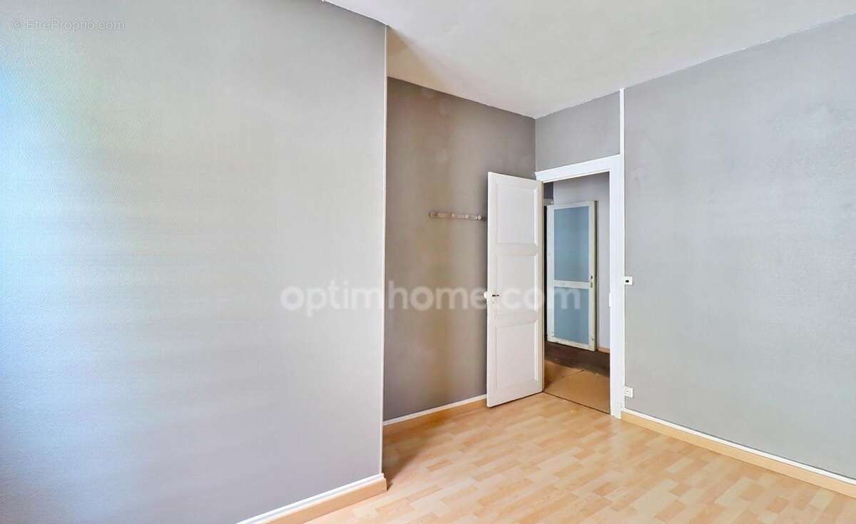 Jonzac centre – Immeuble 145 m² à rénover – Entre Place du Marché et Mairie - photo 11