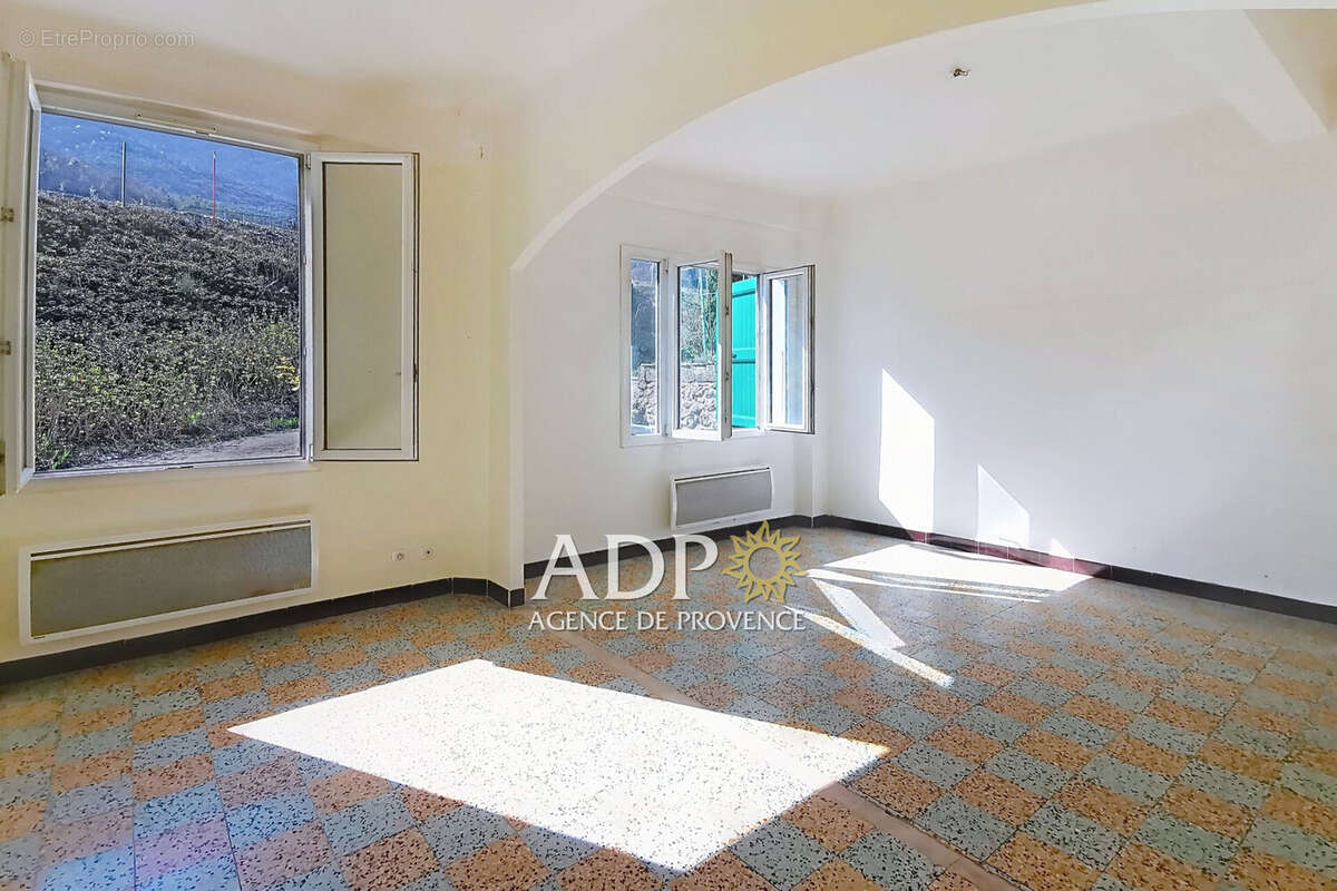 Appartement à ENTREVAUX