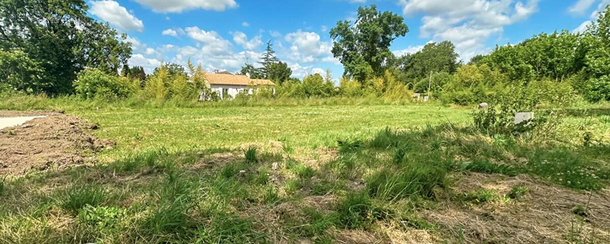 Terrain à bâtir de 568 m² à GEMOZAC (17) - photo 3