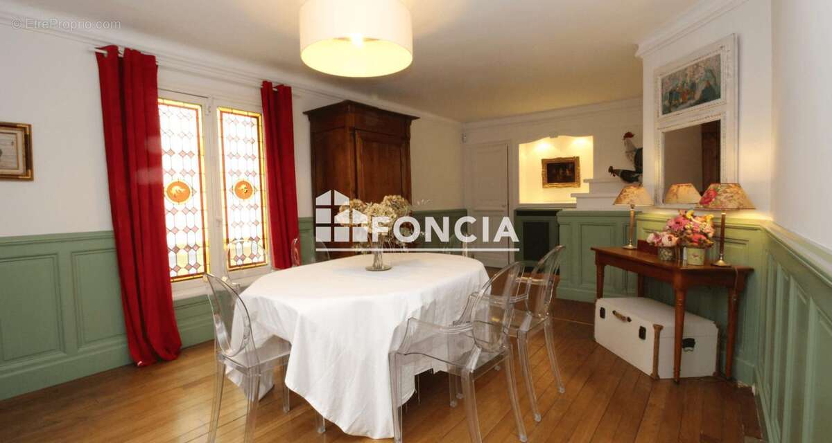 Maison à VERRIERES-LE-BUISSON