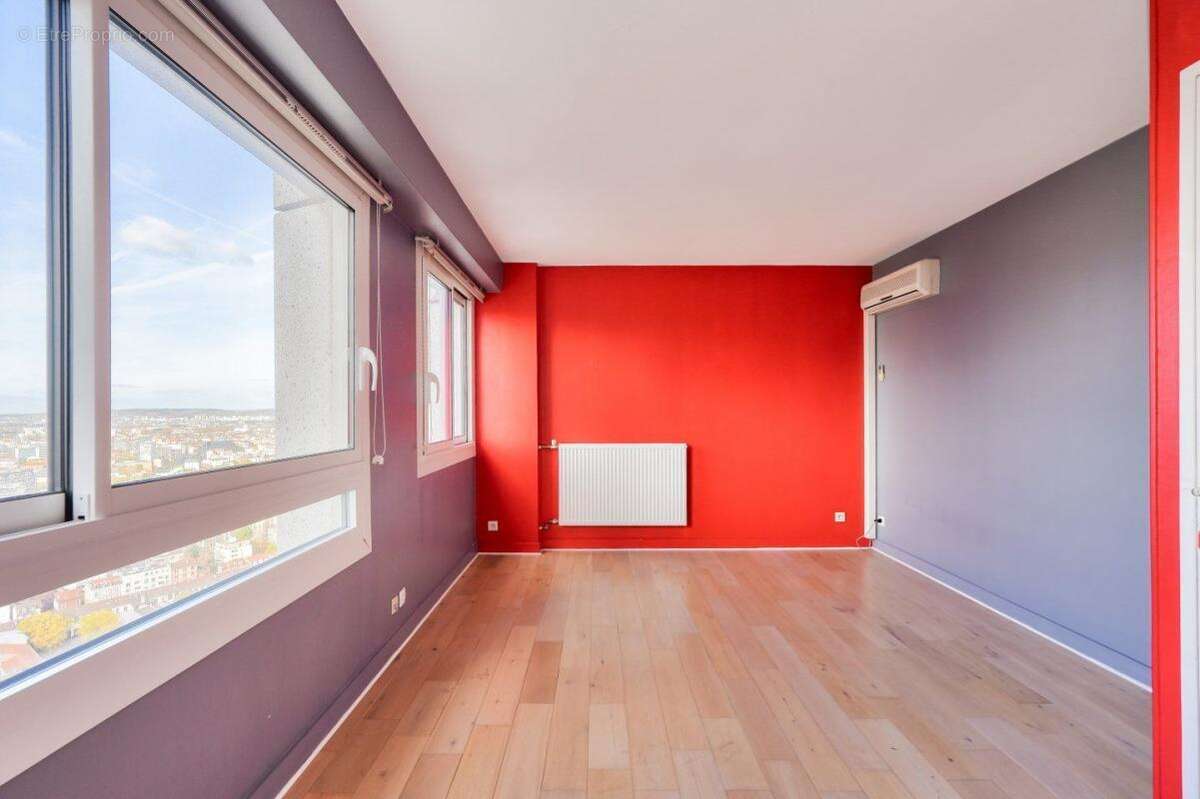 Appartement à COURBEVOIE