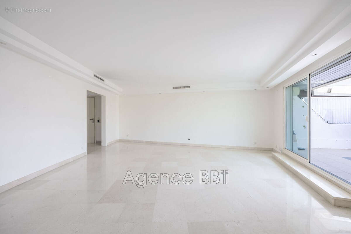 Appartement 104 m² à Saint-Laurent-Du-Var  - photo 4
