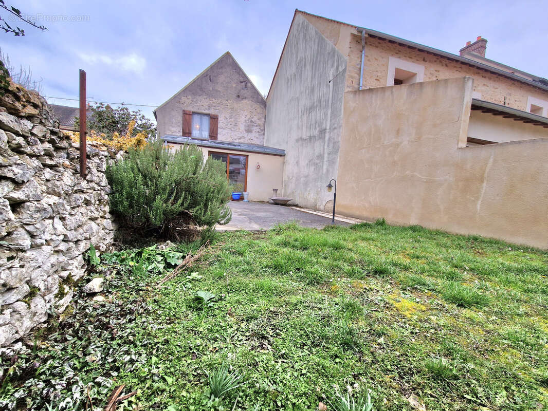 Maison à VILLENEUVE-LE-COMTE