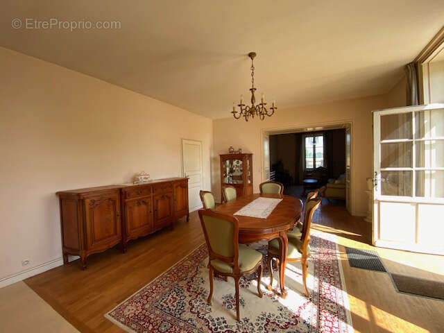COZES Ancienne propriété viticole 305 m2 habitables 7 chambres 17 pièces au total - photo 8