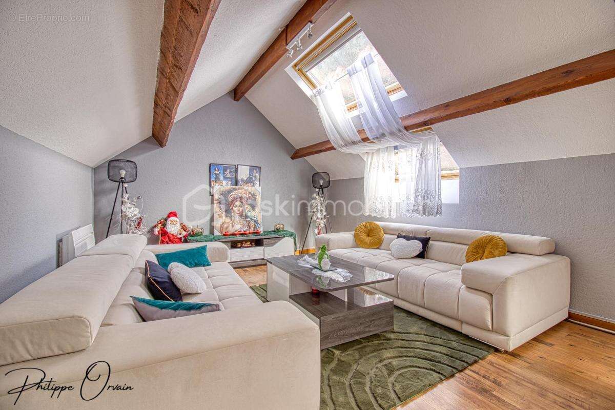 Commerce à VARREDDES