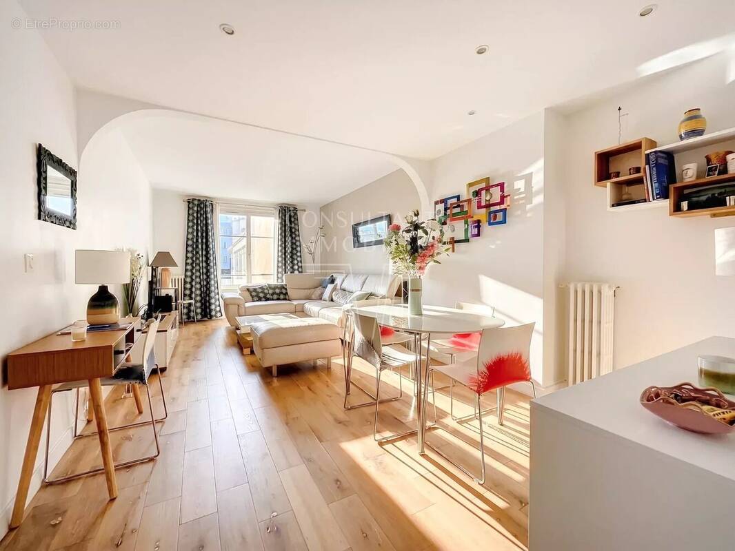 Appartement à PARIS-16E