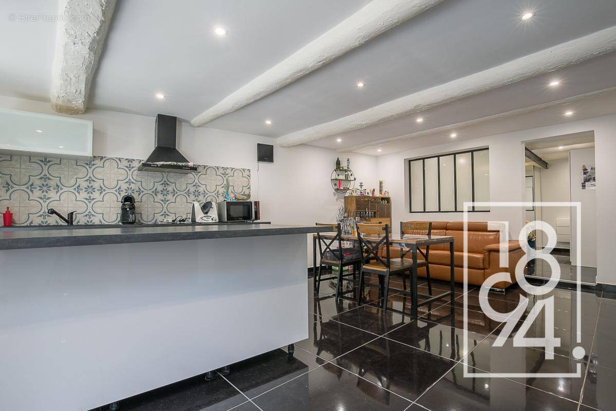 Appartement à MARSEILLE-4E