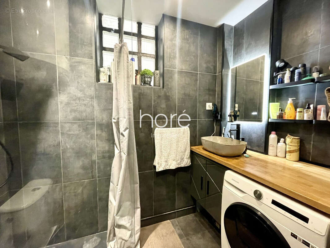 Appartement à COURBEVOIE