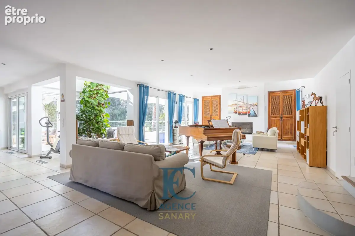 Maison d'architecte de 216 m2 à proximité de la plage Dorée - photo 2