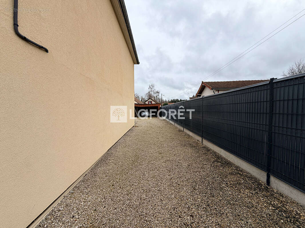 Maison à COURDEMANGES
