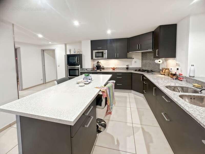 Maison rénovée 6 pièces sous sol total piscine - photo 6