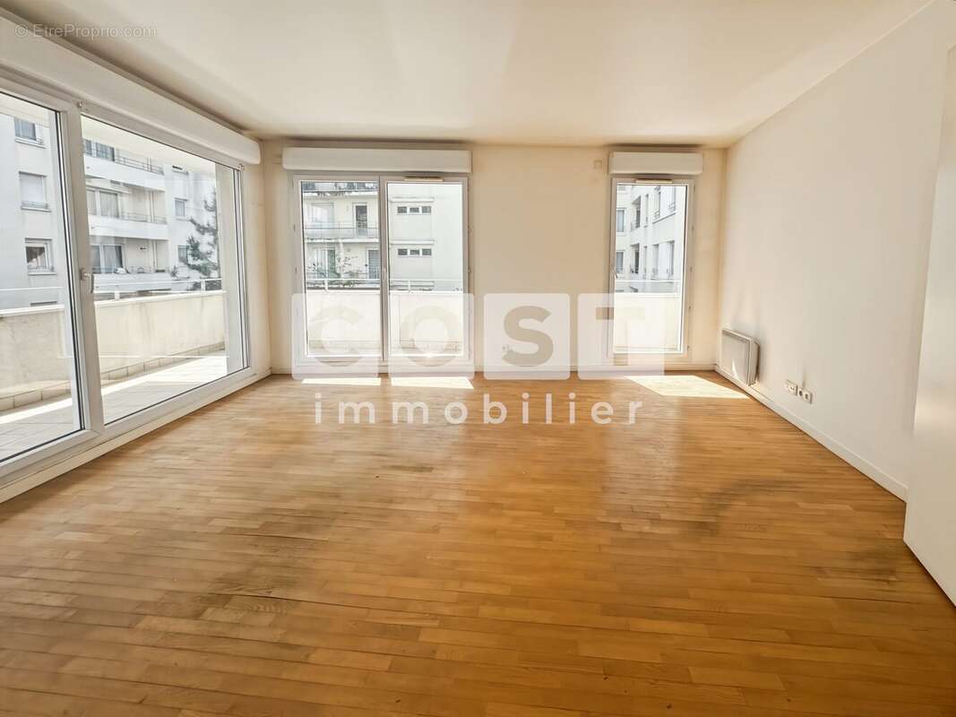 Appartement à COURBEVOIE