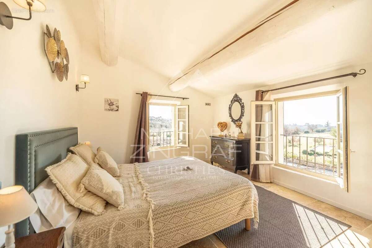 Maison à SAINT-SATURNIN-LES-APT