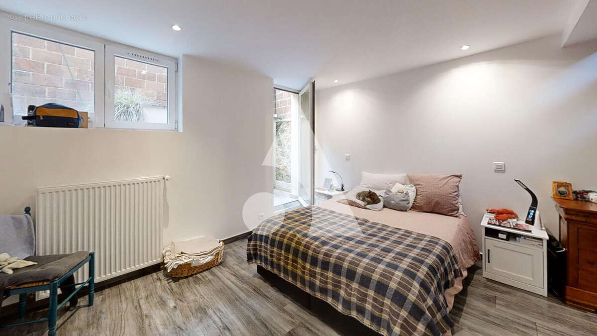 Appartement à COURBEVOIE