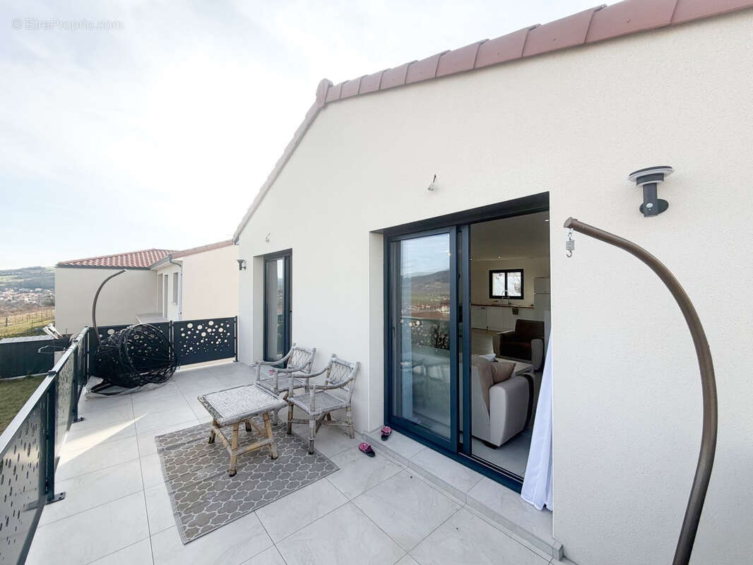 Maison à LES MARTRES-DE-VEYRE