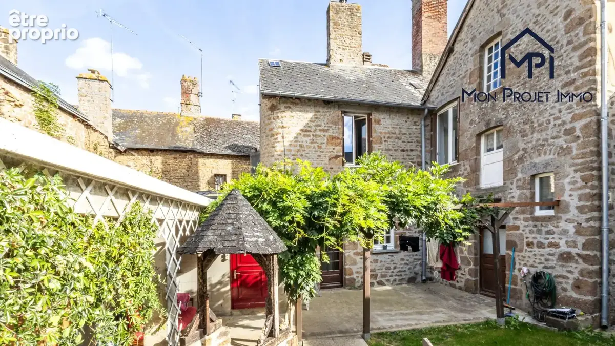 Maison à LASSAY-LES-CHATEAUX