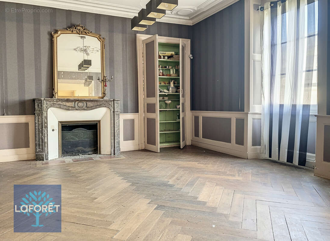 Maison à LOUVIGNE-DU-DESERT