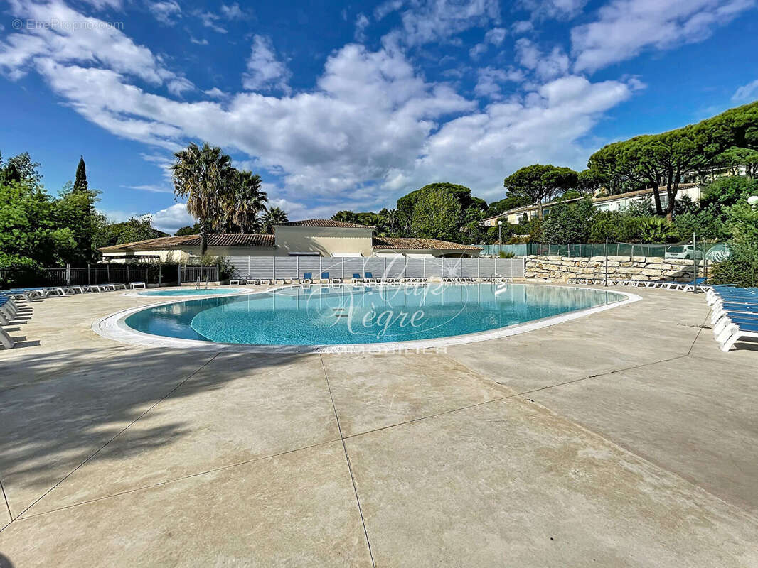 Maison rénovée proche commodités avec jardin et 3 parkings à vendre à sainte maxime - golfe de saint tropez - photo 13
