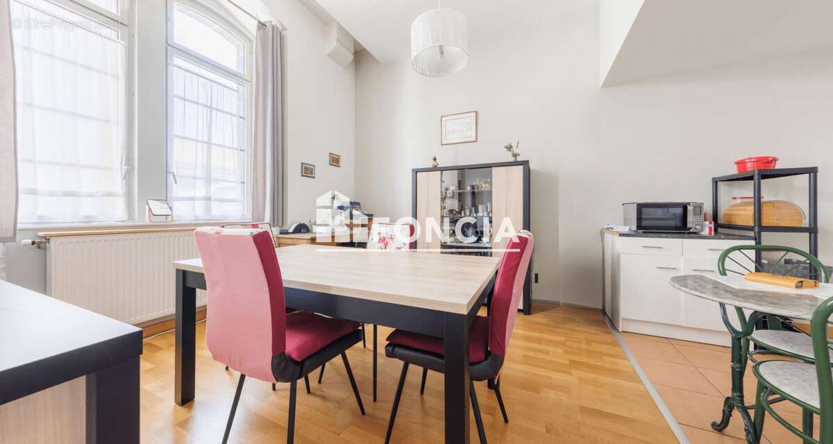 Appartement t2 60 m² en tres bon etat - photo 3