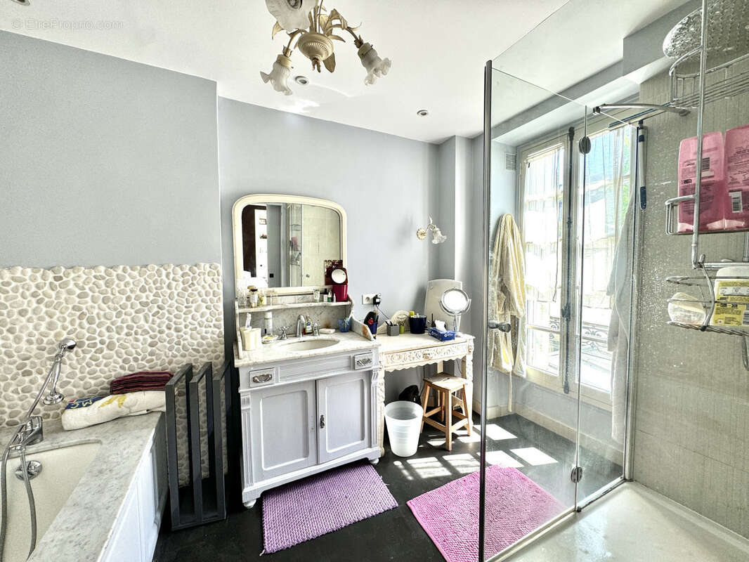 Appartement à CHARENTON-LE-PONT