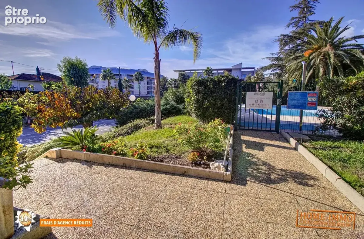 Antibes – Avenue Jules Grec – Dernier étage avec vue mer + parking - photo 12