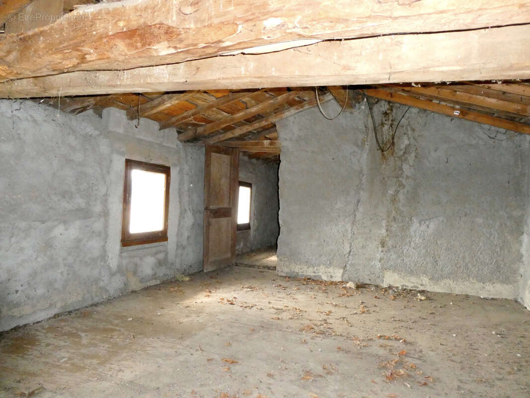 Maison à SAINT-LAURENT-DE-CHAMOUSSET