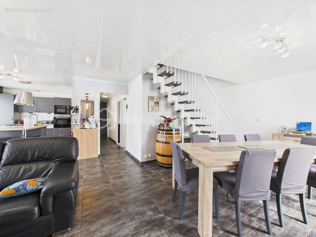 Maison à MEZIERES-SUR-COUESNON