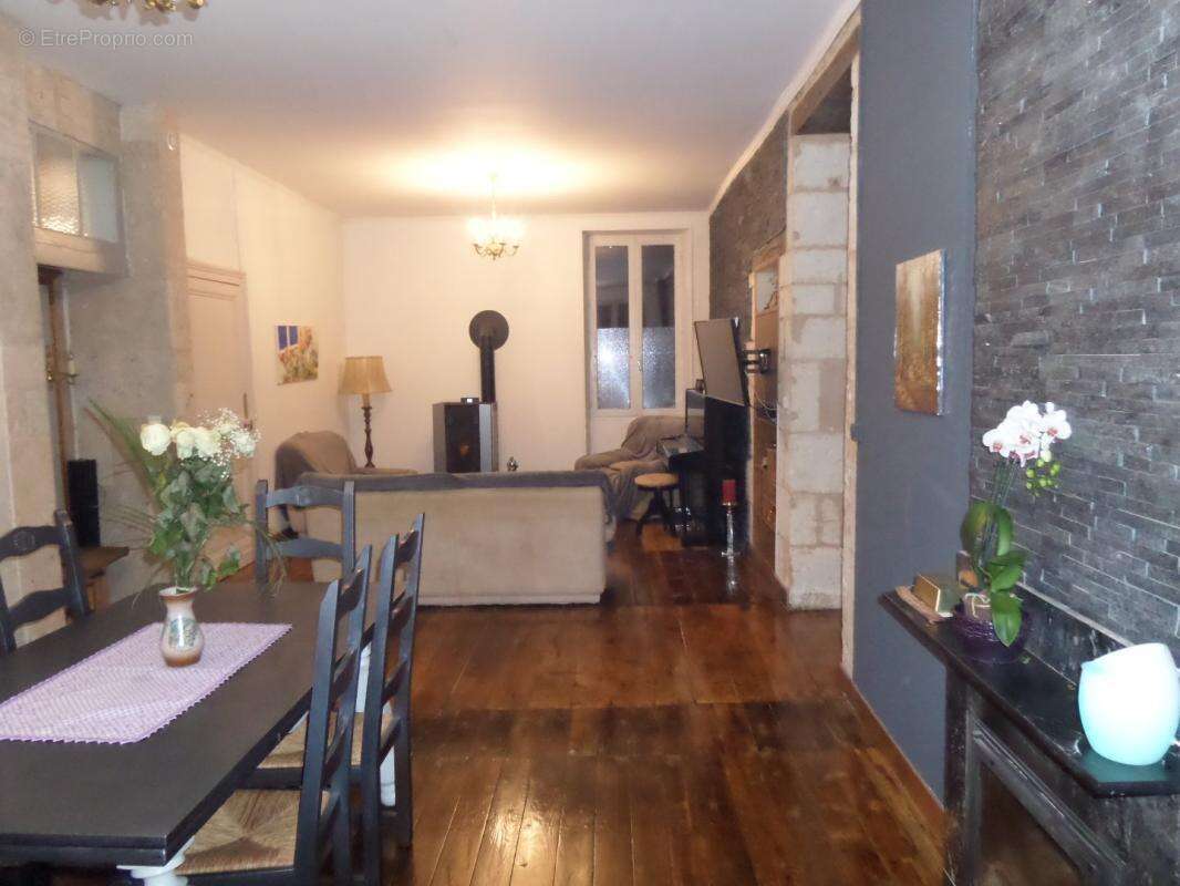 Appartement à JUMILHAC-LE-GRAND