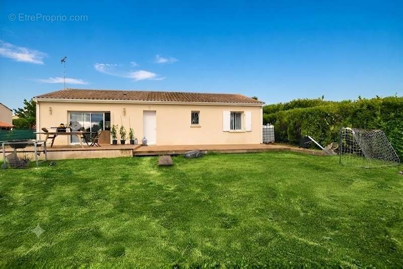 Maison à vendre 4 pièces VARS (16), 3 chambres et terrain - photo 2