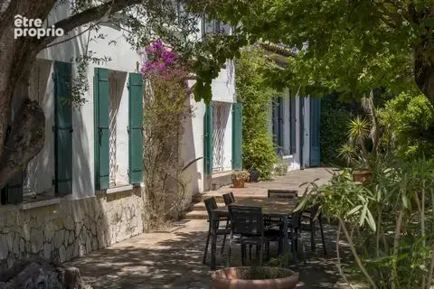 Maison 300 m² à Le Val  - photo 2
