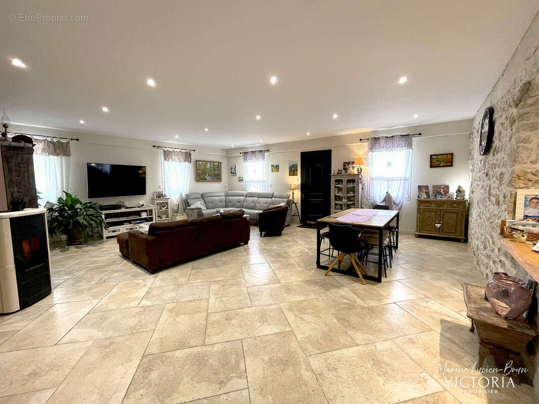 Maison à FIGANIERES